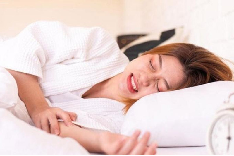 Ngủ hay nói mê sảng là bệnh gì?