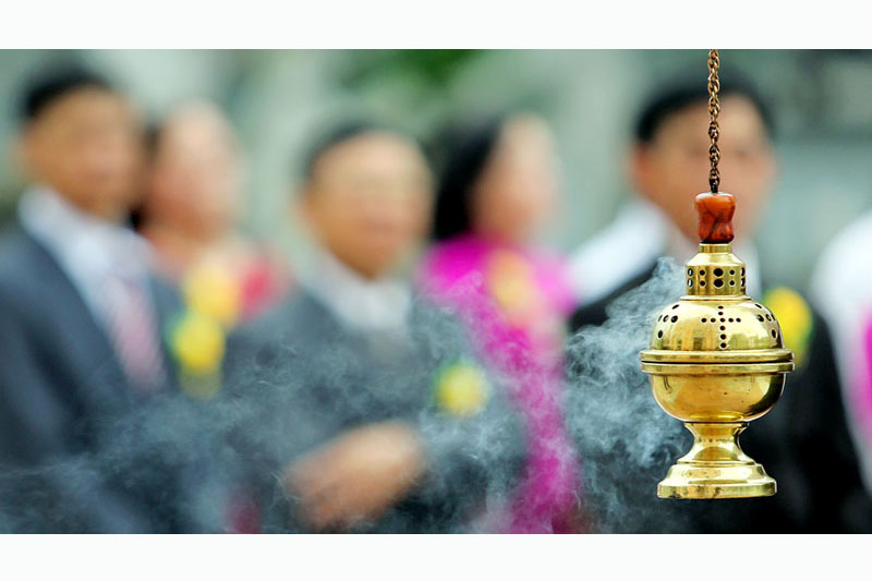 Cách xông hương trong Thánh lễ