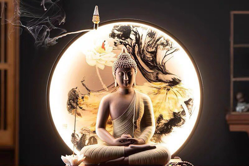 Có nên đốt trầm hương trên bàn thờ Phật?