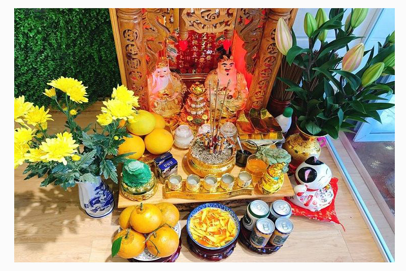 Có nên đốt trầm hương trên bàn thờ Ông Địa?