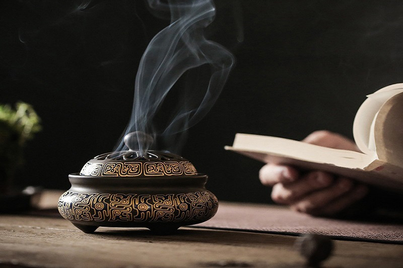 Hít trầm hương có tác dụng gì? Lợi ích và lưu ý khi sử dụng