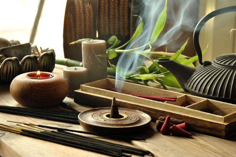 Mùi trầm hương giống mùi gì? Cách đốt trầm hương thơm