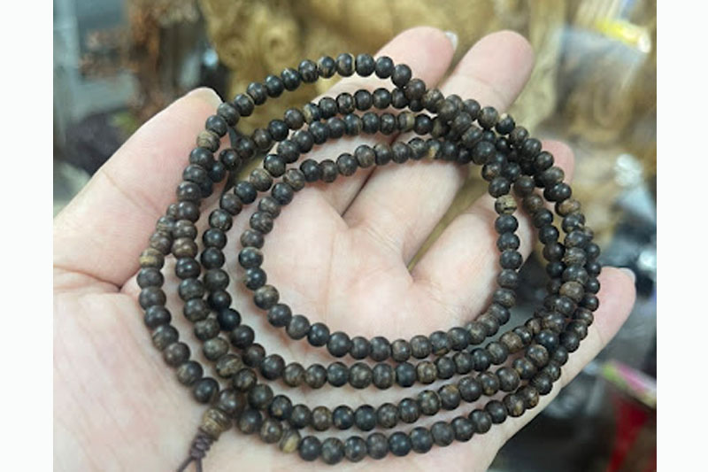 Vòng trầm hương có mùi hôi là hiện tượng gì? Cách xử lý thế nào?