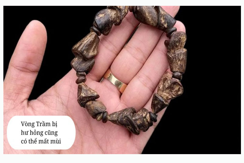 Vòng trầm đeo lâu có mất mùi không? Cách sử dụng và bảo quản