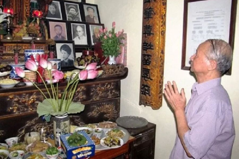 Văn khấn chuyển bàn thờ Thần tài về nhà mới đọc như thế nào?