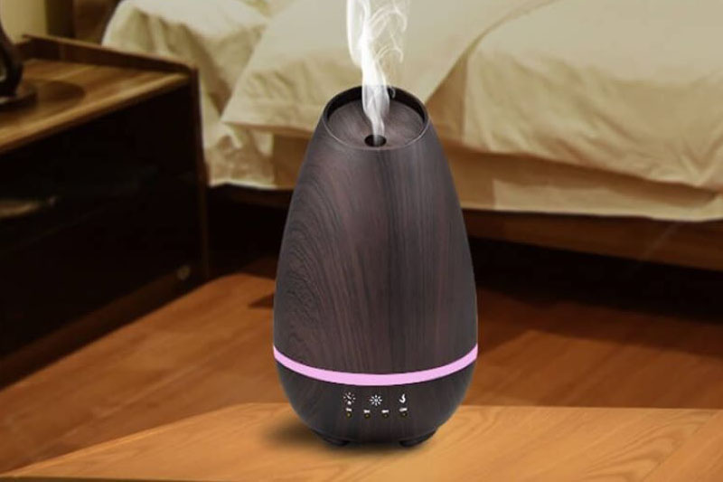 Có nên để tinh dầu trong phòng ngủ? Tác dụng và tác hại thế nào?