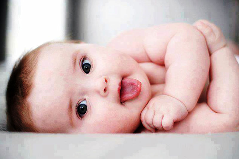 Có nên xông tinh dầu trong phòng ngủ cho bé giúp dễ ngủ?