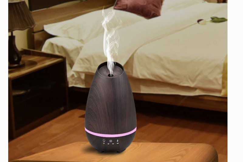 Có nên xông tinh dầu trong phòng máy lạnh? Lợi ích khi sử dụng