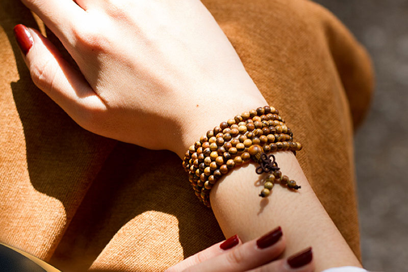 Nữ đeo vòng trầm bao nhiêu hạt thì phù hợp phong thủy?