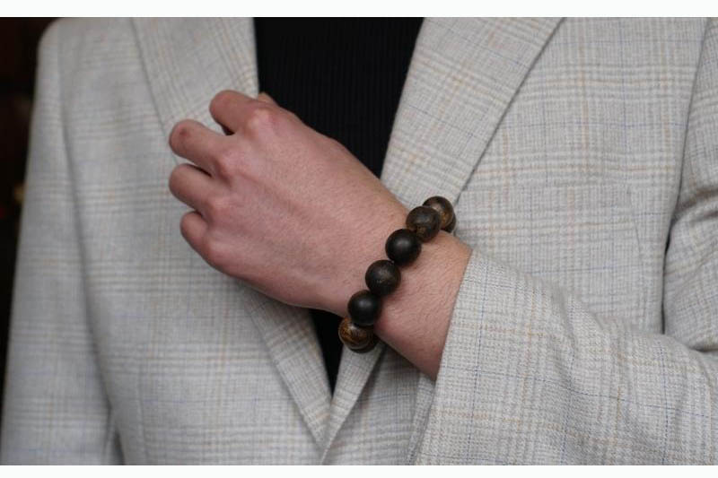 Nam đeo vòng trầm bao nhiêu hạt là phù hợp và đẹp nhất?