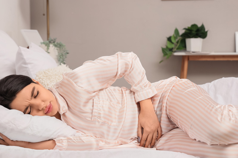 Những tư thế nằm giúp giảm đau bụng kinh hiệu quả nhất